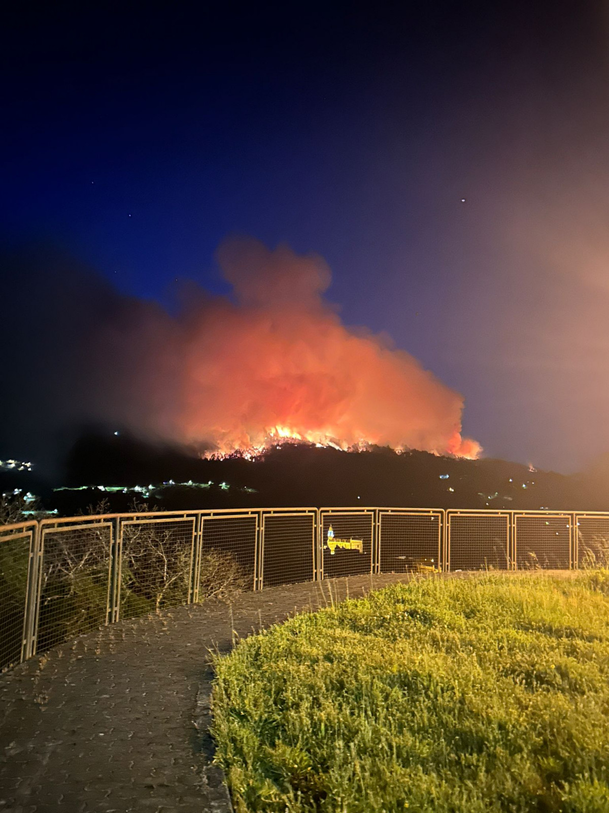 Incendio en Agudes en una imagen enviada por Ana a Galicia por Diante da Radio Galega