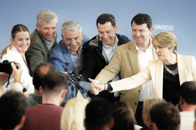 Rueda y otros tres presidentes autonómicos respaldan a De Andrés en un acto electoral.