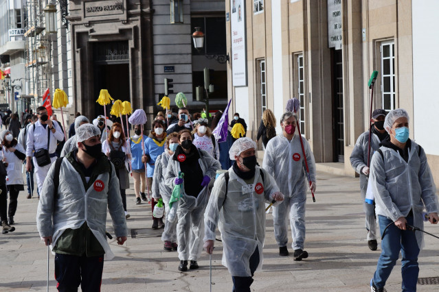Archivo - Movilización de trabajadoras de la limpieza de la provincia de A Coruña por el convenio del sector
