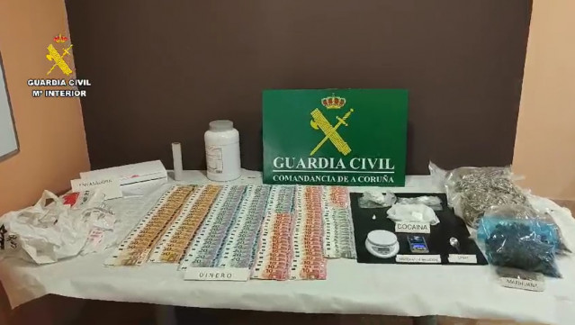 Droga y dinero intervenido a un traficante en Rianxo (A Coruña)