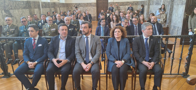 Autoridades presentes en la toma de posesión del nuevo fisccal jefe de A Coruña