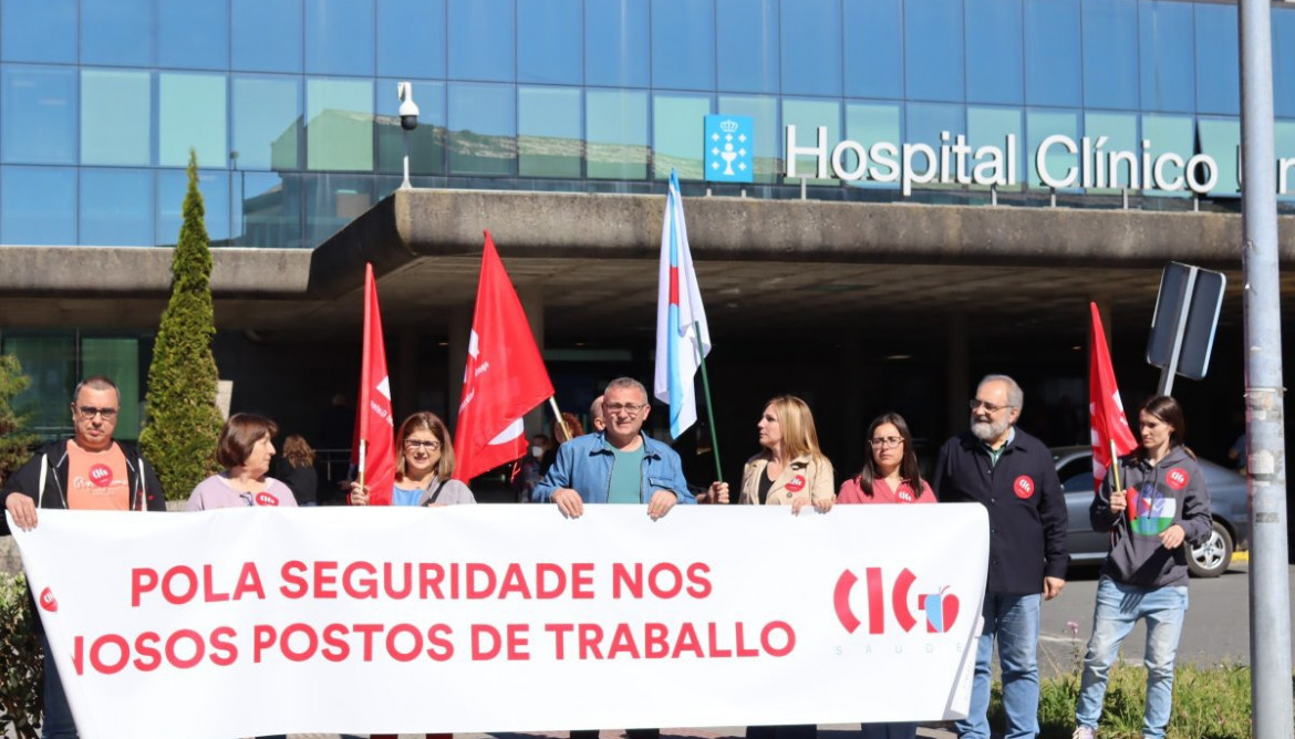 CIG-Saúde se concentra ante el Hospital Clínico de Santiago.