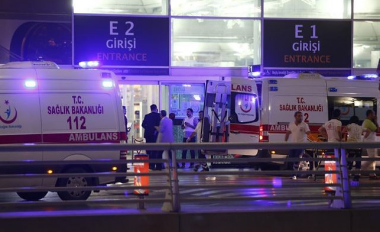 Al menos 36 muertos y 147 heridos en un atentado en el aeropuerto de Estambul