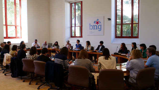 La portavoz nacional del BNG, Ana Pontón, se reúne con representantes municipales de la formación para analizar el problema de la vivienda