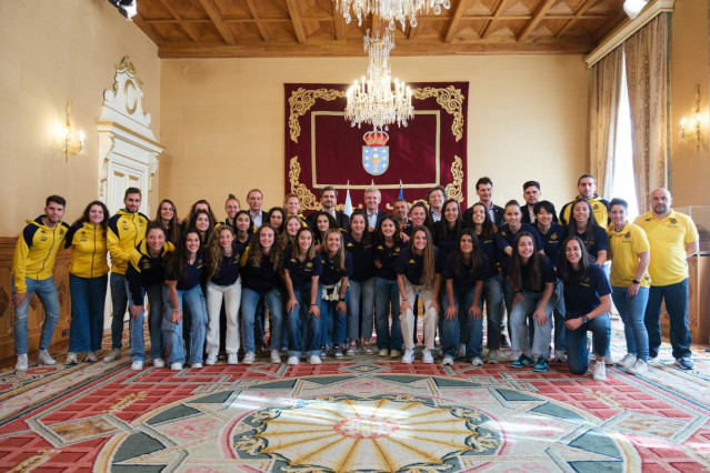 El presidente de la Xunta, Alfonso Rueda, recibe a las jugadoras del Dépor Abanca.