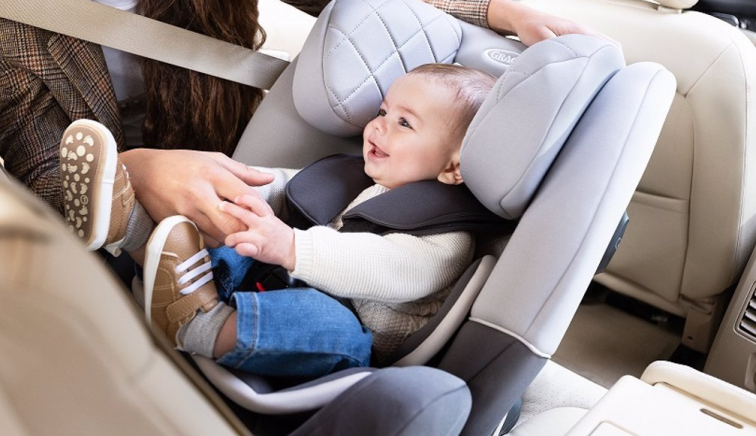 El angustioso rescate en Vigo a un bebé atrapado en el interior de un coche por jugar con las llaves