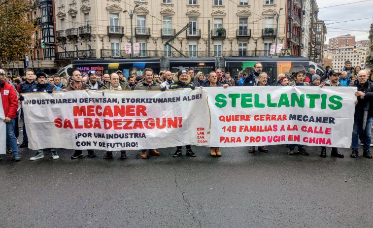 Despidos en una fábrica de Stellantis en España aumentan la incertidumbre sobre Stellantis Vigo
