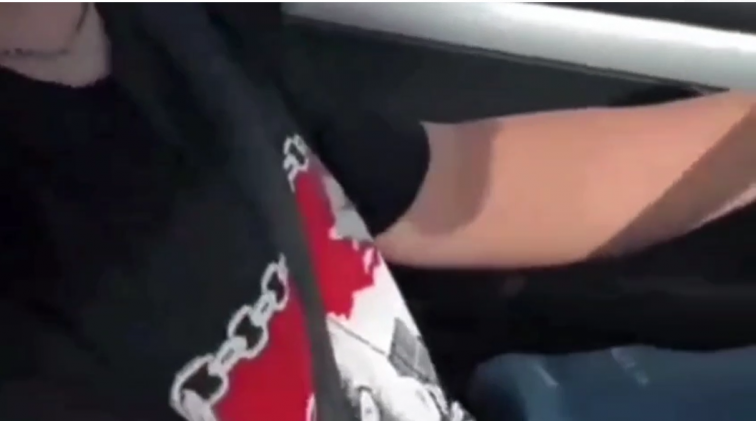 (VÍDEO) Dos chicos de 15 y 16 años se hacen con un coche y se graban conduciendo por Bergondo