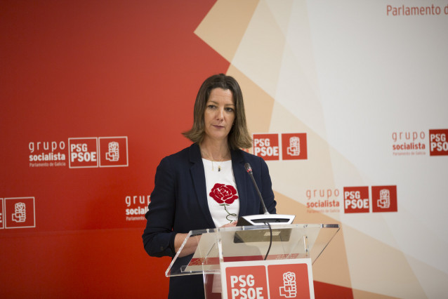 La vicesecretaria xeral del PSdeG, Lara Méndez, en una rueda de prensa en el Parlamento de Galicia