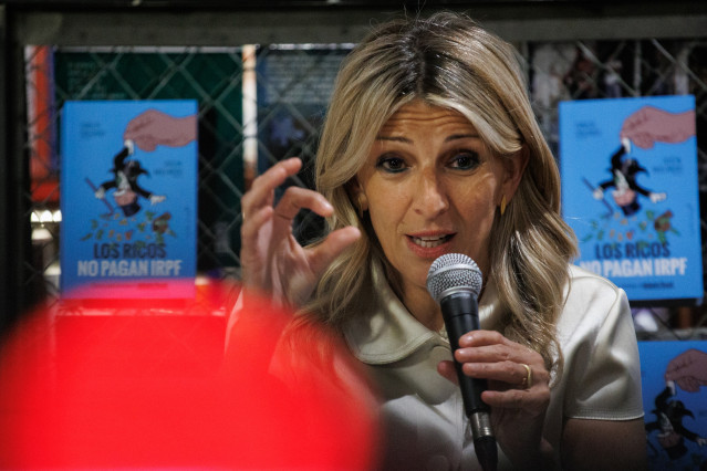 La vicepresidenta segunda y Ministra de Trabajo y Economía Social, Yolanda Díaz, durante la presentación del libro 'Los ricos no pagan IRPF', de Carlos Cruzado y José María Mollinedo, en la librería La Central del Museo Reina Sofía, a 24 de abril de 2024,