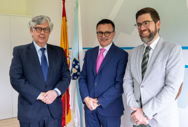 El Conselleiro De Emprego, Comercio E Emigración, José González, Ha Iniciado Con El Presidente De La Confederación De Empresarios De Galicia (CEG), Juan Manuel Vieites, La Ronda De Reuniones De Diálogo Social, Que Proseguirá En Próximos Días Con Sindic