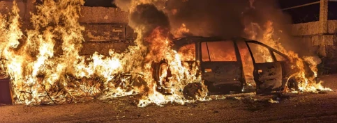 Buscan al responsable de quemar un coche de forma intencionada en Redondela