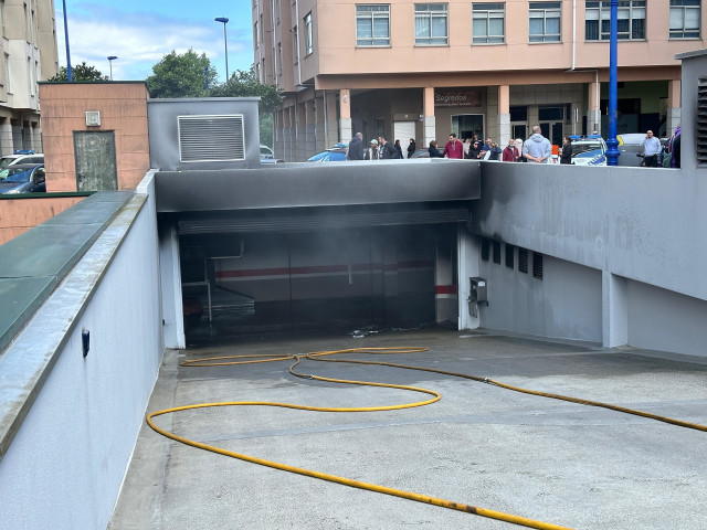 Incendio en un garaje en Culleredo (A Coruña).