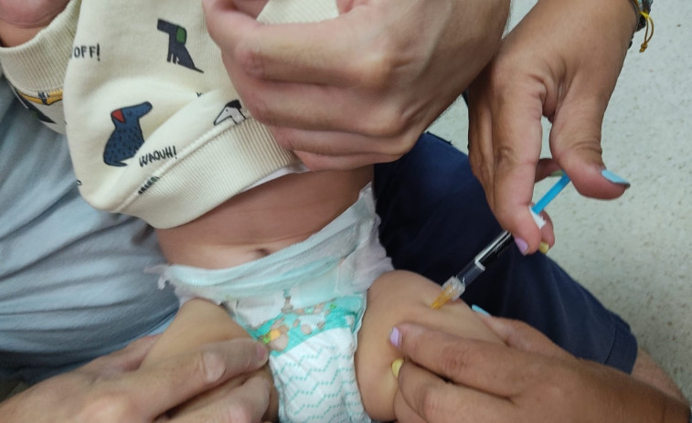 El Sergas suma una nueva vacuna contra neumococo para algunos niños, la 20-valente