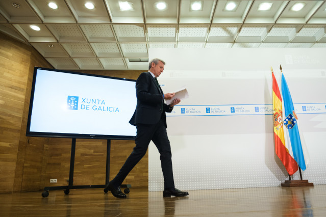 Estimado departamento de Recursos Humanos,   Por la presente, yo, Beatriz Vila Couto, con DNI 77412953-J, quería comunicar mi solicitud de  excedencia en mi puesto laboral de redactora jefe en Europa Press Delegaciones, con puesto en la redacción de San