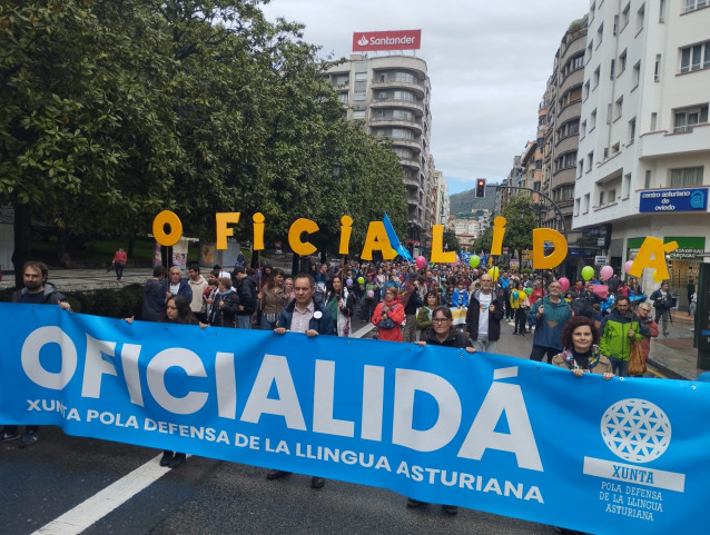 Archivo - Manifestación en defensa de la oficalidad del asturiano.