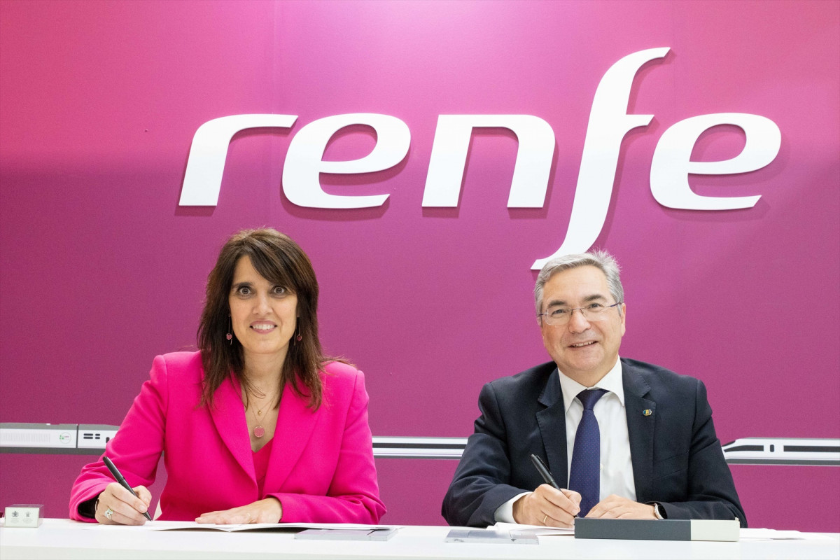 Luis Menor firma un convenio con Renfe para impulsar la llegada de pasajeros en AVE