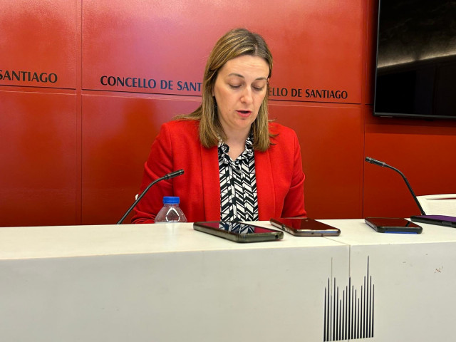 La portavoz del gobierno municipal de Santiago, Míriam Louzao, en rueda de prensa.