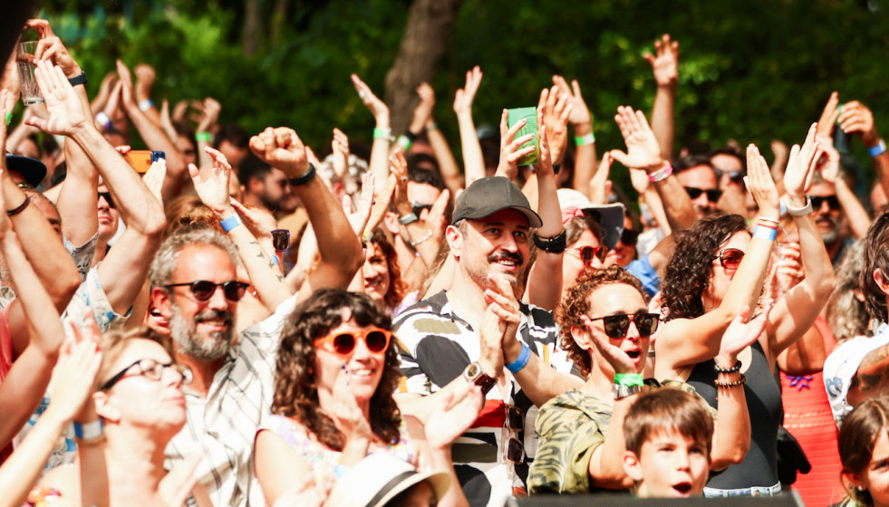 Archivo - Público asistente a una de las ediciones del Festival Sinsal SON Estrella Galicia, que se celebra, con cartel 'secreto', en la isla de San Simón.