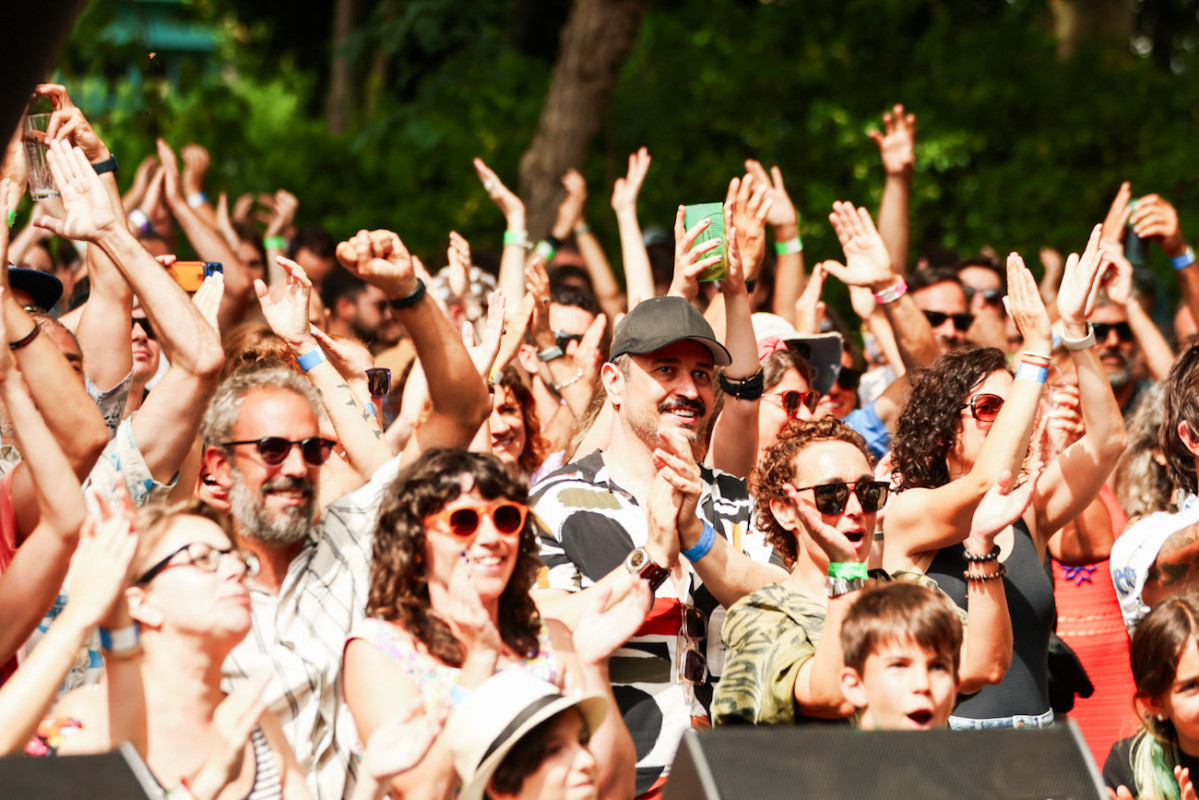Archivo - Público asistente a una de las ediciones del Festival Sinsal SON Estrella Galicia, que se celebra, con cartel 'secreto', en la isla de San Simón.