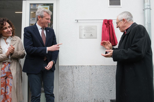 Rueda participa en Lugo en la inauguración de la nueva sede de Cáritas.