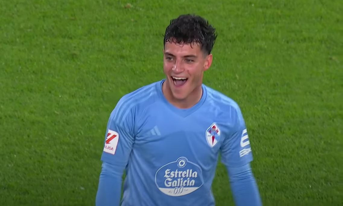 Hugo Álvarez celebra el triunfo del Celta sobre el Athletic en Balaídos