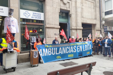Concentración de trabajadores de Ambulancias do Atlántico frente a la dirección provincial del Sergas en Vigo, a 2 de mayo de 2024.