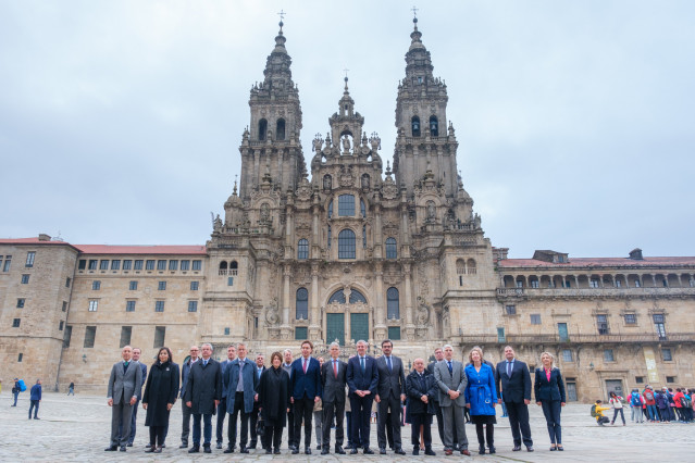 El presidente de la Xunta, Alfosno Rueda, recibe a los embajadores de la UE en España. Praza do Obradoiro. Santiago de Compostela.