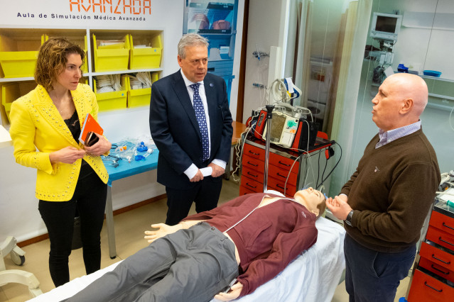 El conselleiro de Sanidade visita la Axencia Galega de Coñecemento en Saúde (ACIS).