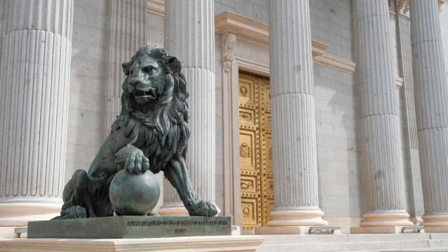 Archivo - Fachada del Congreso de los Diputados.