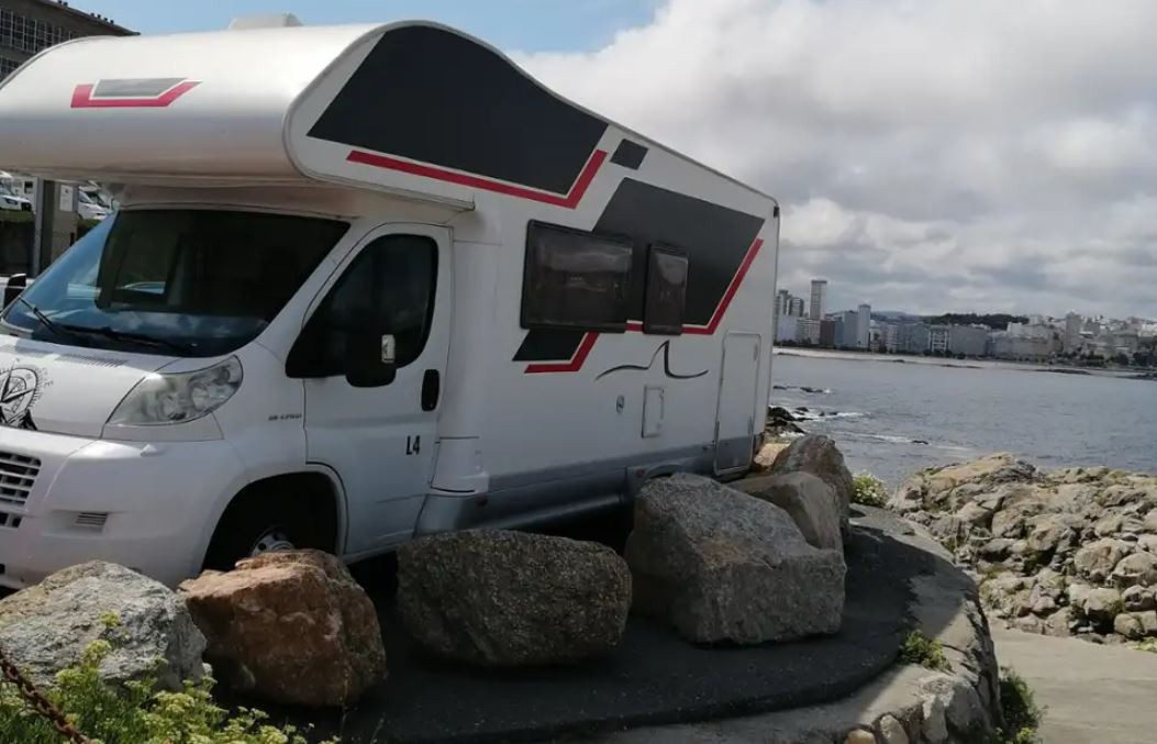 Autocaravana aparcada en A Coruu00f1a