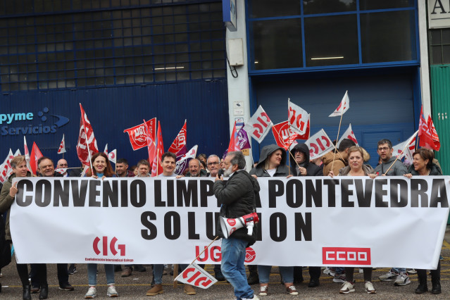 Protesta en Vigo de trabajadores y trabajadoras de limpieza de edificios y locales, en demanda de un convenio provincial digno.