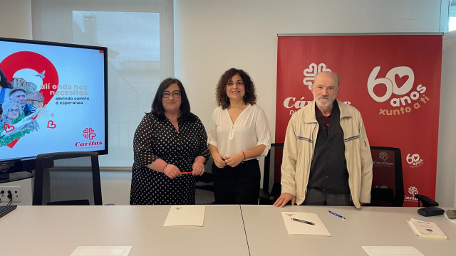 Los representantes de Cáritas Diocesana de Lugo al término del acto de presentación de la memoria de 2023, en la nueva sede de la organización.  En Lugo, a 23 de mayo de 2024.