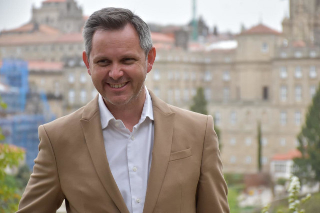 El exministro de Sanidad y responsable de salud del PSdeG, José Miñones, en Santiago de Compostela