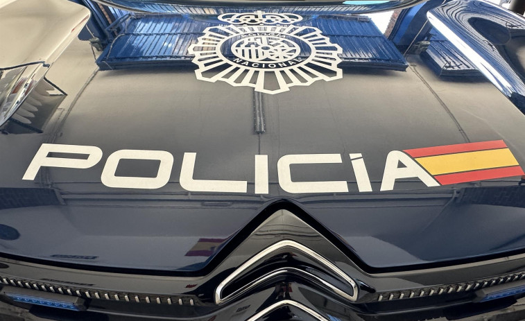 Tres detenidos en Ribeira después embestir a un coche policial en un dispositivo antidrogas