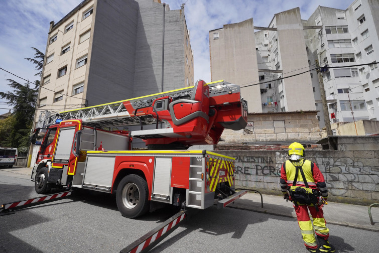 Muere un bombero tras derrumbarse una pared mientras inspeccionaba el estado de una vivienda en Vigo