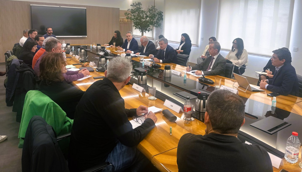 Reuniu00f3n de la Mesa Sectorial que negocia el convenio de Correos en una foto de UGT