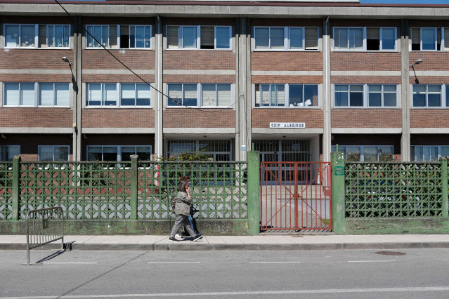 Fachada del colegio donde un profesor  fue detenido por presuntos abusos sexuales a nueve menores del centro, a 29 de mayo de 2024, en Lugo, Galicia (España).