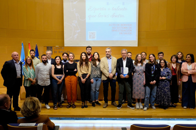 El conselleiro de Sanidade, Antonio Gómez Caamaño, da la bienvenida a los 33 nuevos investigadores que se incorporan a los Centros de investigación del Servizo Galego de Saúde.