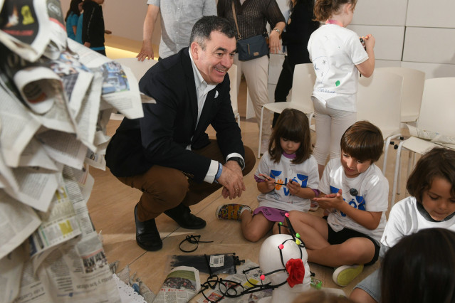 El conselleiro de Educación, Román Rodríguez, participa en la clausura del programa LÓVA, en la Cidade da Cultura