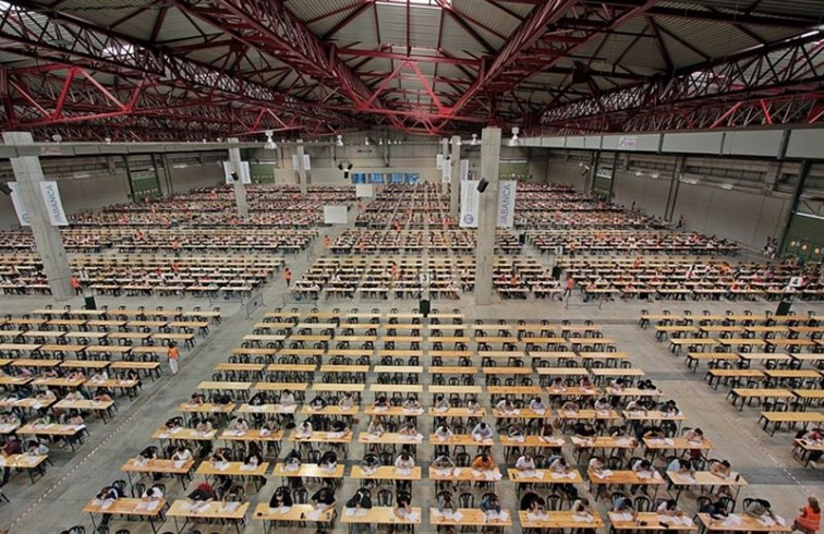 ​A Xunta convocará en 2017 un mínimo de 3.000 prazas de emprego público