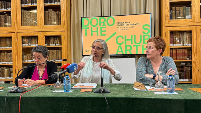 Presentación de la jornada de homenaje a Dorothé Schubarth, organizada por el Museo do Pobo Galego, el Instituto da Lingua Galega de la USC, y el Consello da Cultura Galega.