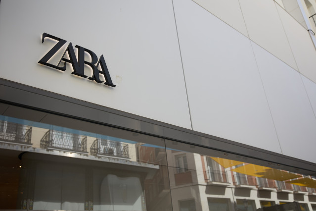 Vista del logo de Zara, a 5 de junio de 2024, en Madrid (España). Inditex ha registrado un beneficio neto de 1.294 millones de euros durante el primer trimestre de su ejercicio fiscal 2024-2025 (entre el 1 de febrero y el 30 de abril), lo que supone un in