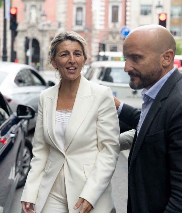 La vicepresidenta segunda del Gobierno y ministra de Trabajo y Economía Social, Yolanda Díaz, a su salida de una rueda de prensa, en el Círculo de Bellas Artes, a 10 de junio de 2024, en Madrid (España).