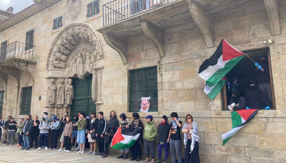 Concentración ante el rectorado de la USC.