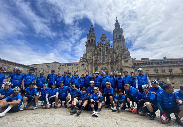 Antonio Catalán y sus acompañantes, a la llegada a Santiago.