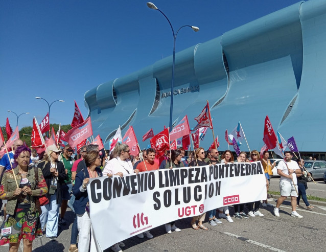 Manifestación de trabajadores y trabajadoras de la limpieza de edificios y locales de la provincia de Pontevedra, por el bloqueo de las negociaciones del convenio colectivo.