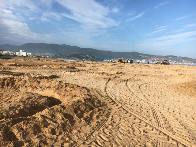 Archivo - Praia América-Lourido tras las labores de limpieza acometidas después de la celebración de la noche de San Juan