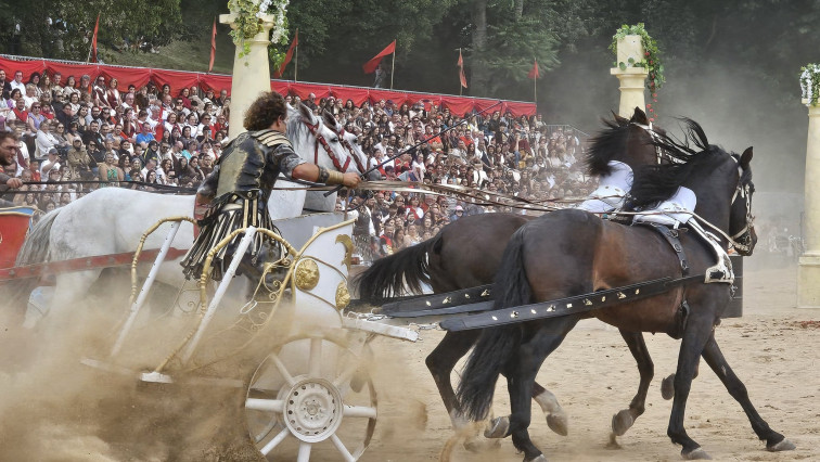 Borrachos a caballo en el centro de Lugo durante el 'Arde Lucus'