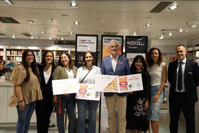 Entrega premio del concurso de Microrelatos del Corte Inglu00e9s en Santiago en 2024